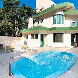 Casa de Férias Casa Cravo Com Piscina, Bombinhas